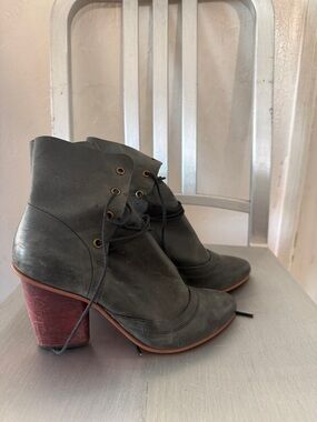 Women's Slate Lace-Up Leather Ankle Boots with Burgundy Heel